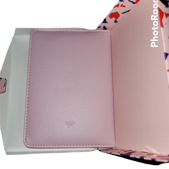 Yes Studio | Faux Leather Passport, Card, and Travel ID Holder Wallet - Picture 4 of 4